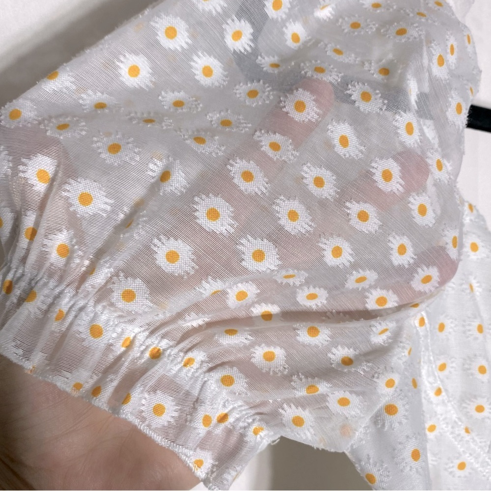 5/$25 SHEIN White Daisy Print Puff Sleeve Smocked Cropped Blouse L - Picture 5 of 16